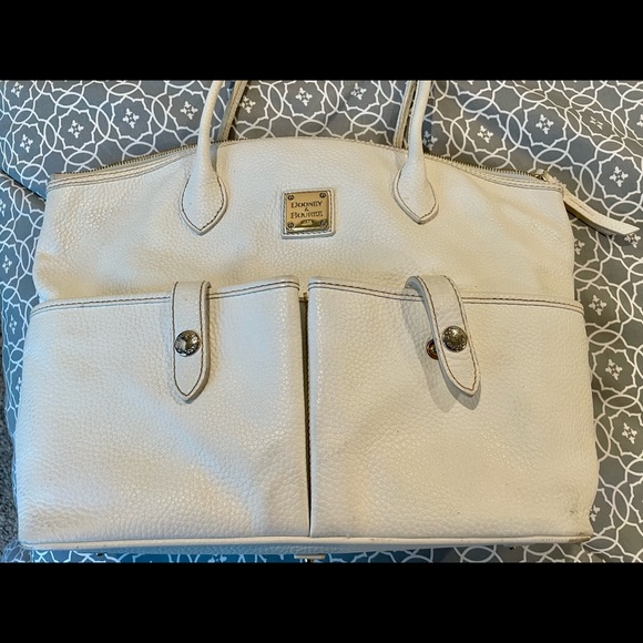 Dooney & Bourke white large shoulder bag. - Picture 3 of 11